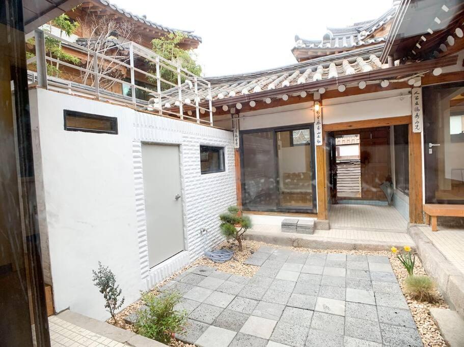 Hanok Jade