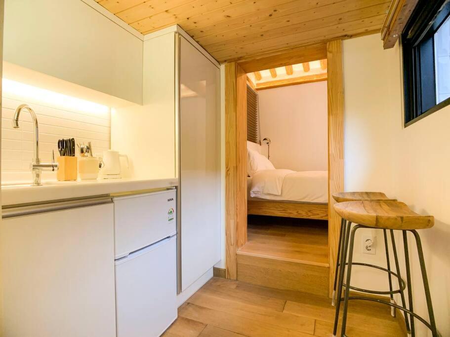 Hanok Jade